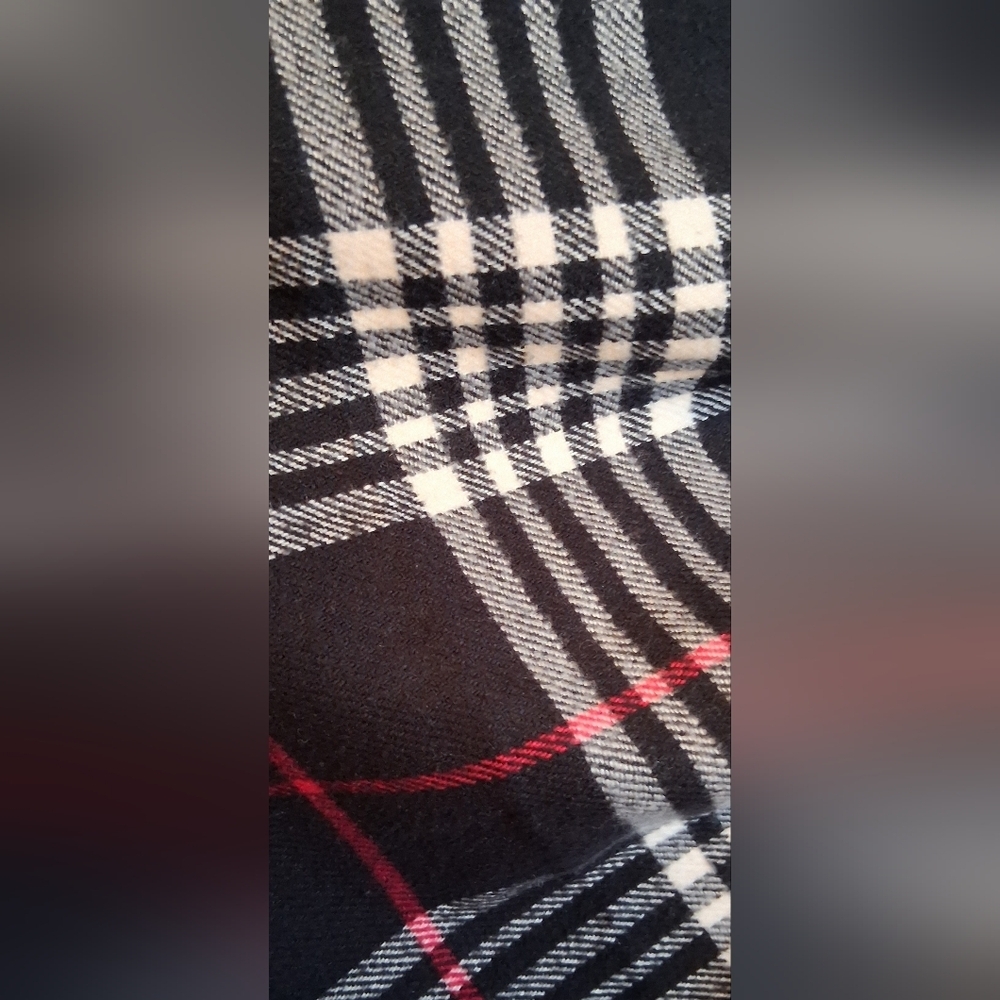 EUC Burberry Scottish Cashmere Black & White Nova Plaid Causal Unisex Scarf Wrap - Picture 3 of 7